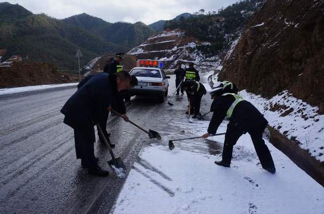 剑川警方采取多项举措积极加强雪天道路交通预防工作